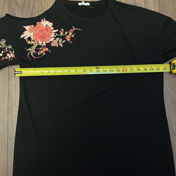 plus size sweatshirt dress with single cold shoulder and floral embroidery XL - Picture 5 of 7